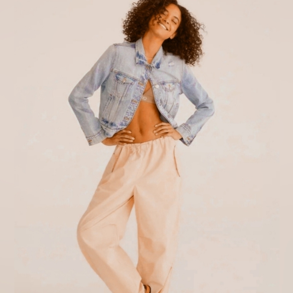 Aeropostale cream parachute pants, size Medium, Retail $59